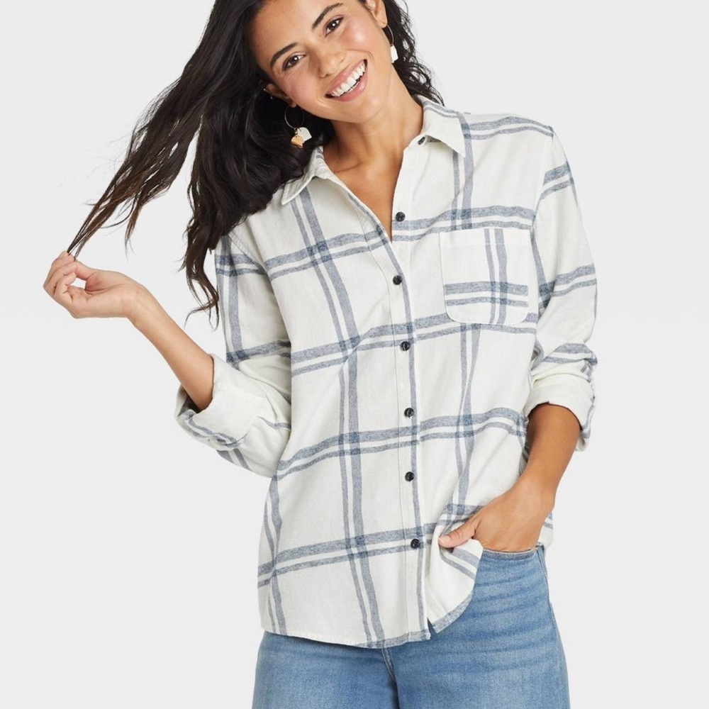 Universal Thread Women’s White and Blue Plaid Shirt, size small